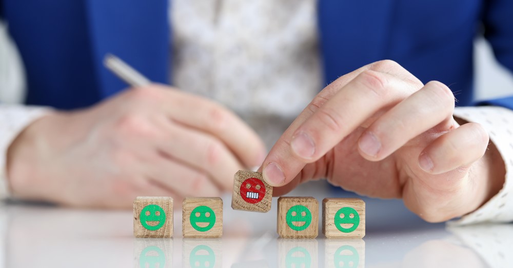 Люди чаще пишут негативные отзывы